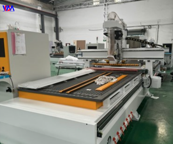 MÁY CNC 1 ĐẦU THAY DAO TỰ ĐỘNG 12 DAO